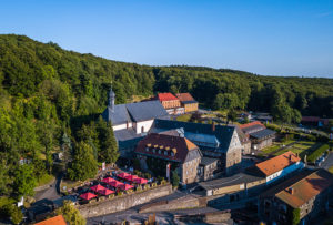 Draufsicht auf das Kloster Kreuzberg in der Rhön